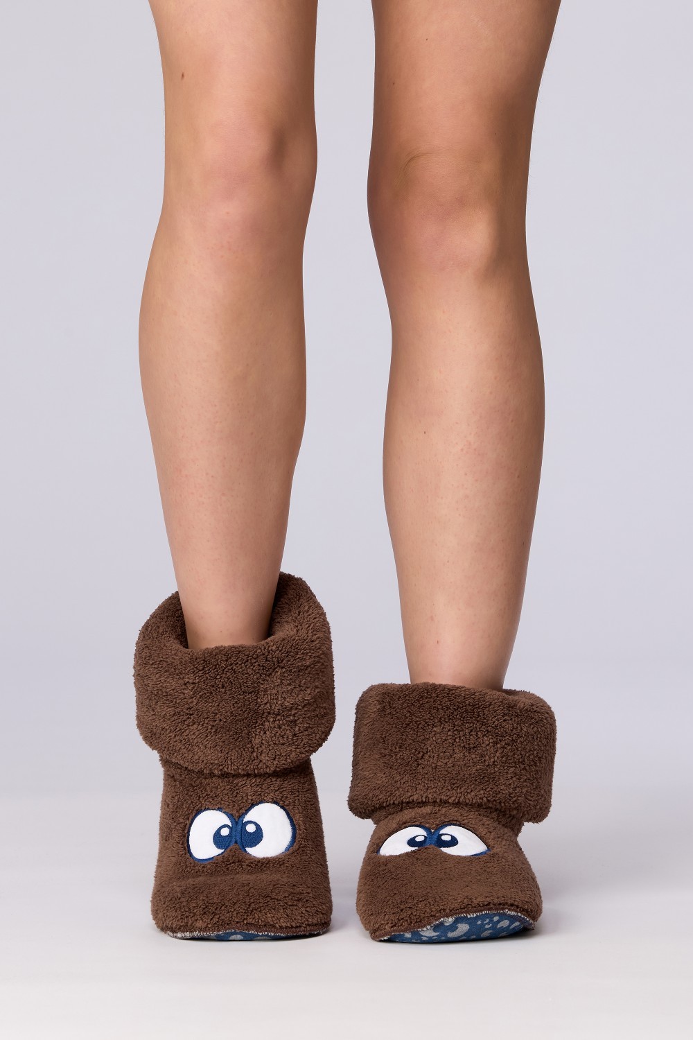 Bruine pantoffels met Woody ogen van zachte teddystof