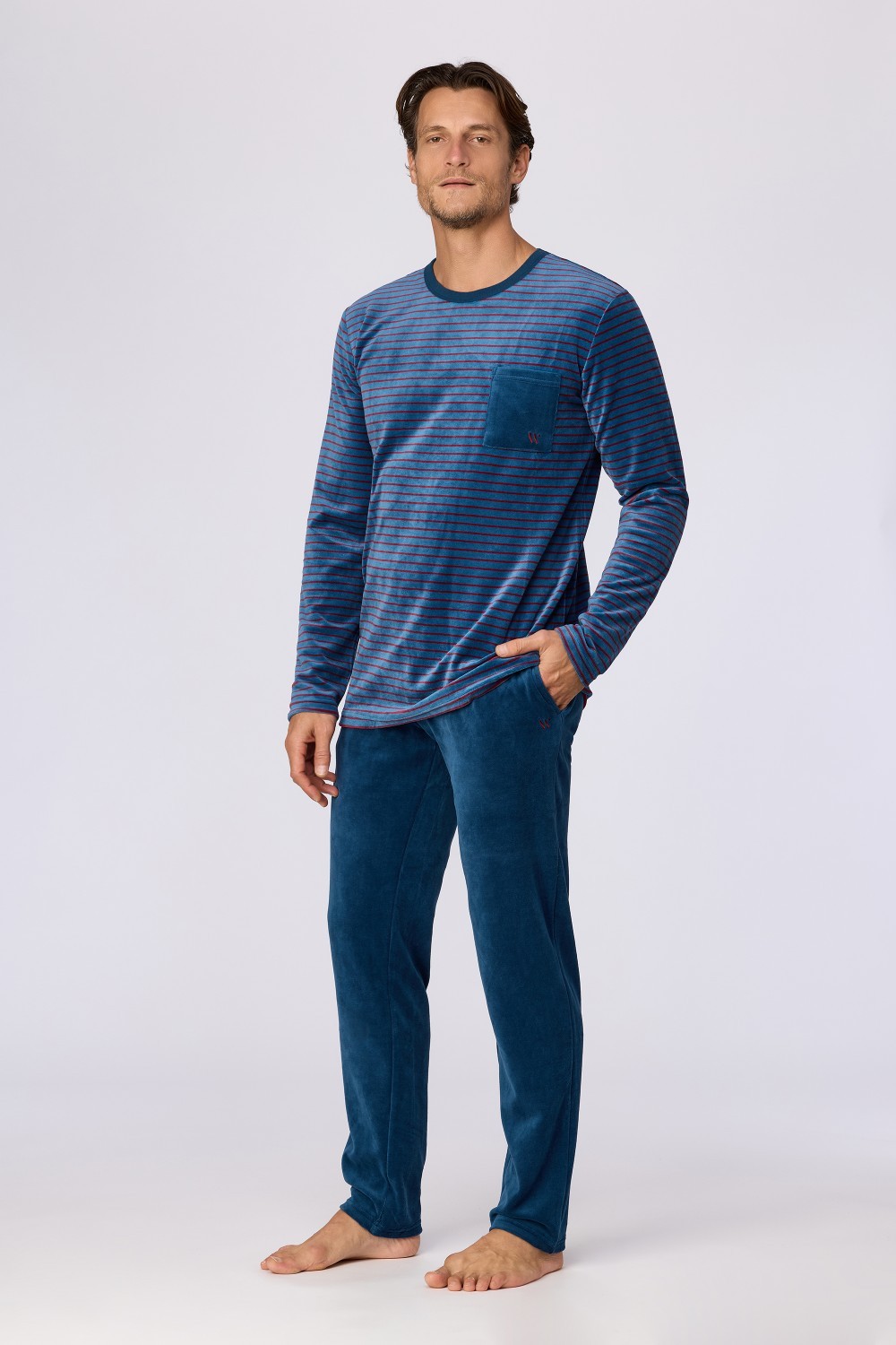 Blauw-bordeaux gestreepte pyjama van velours