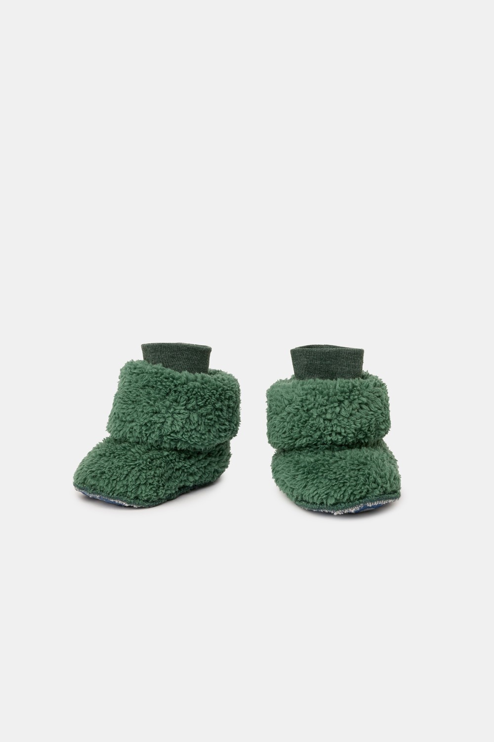Groene pantoffels van zachte teddystof
