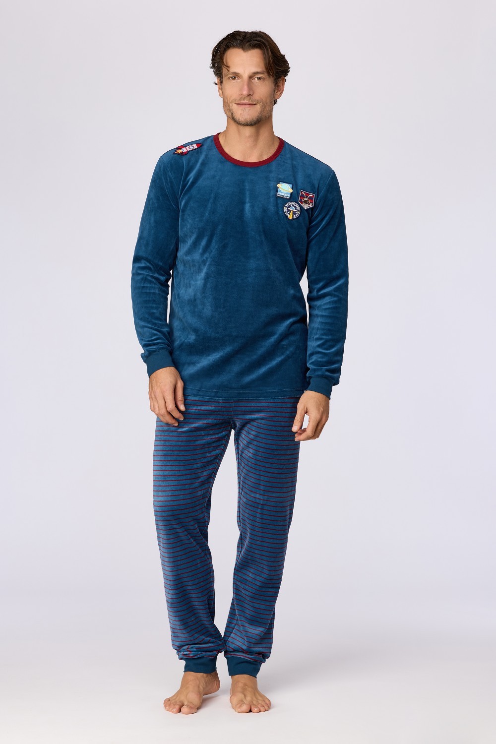 Rood-blauwe pyjama van velours