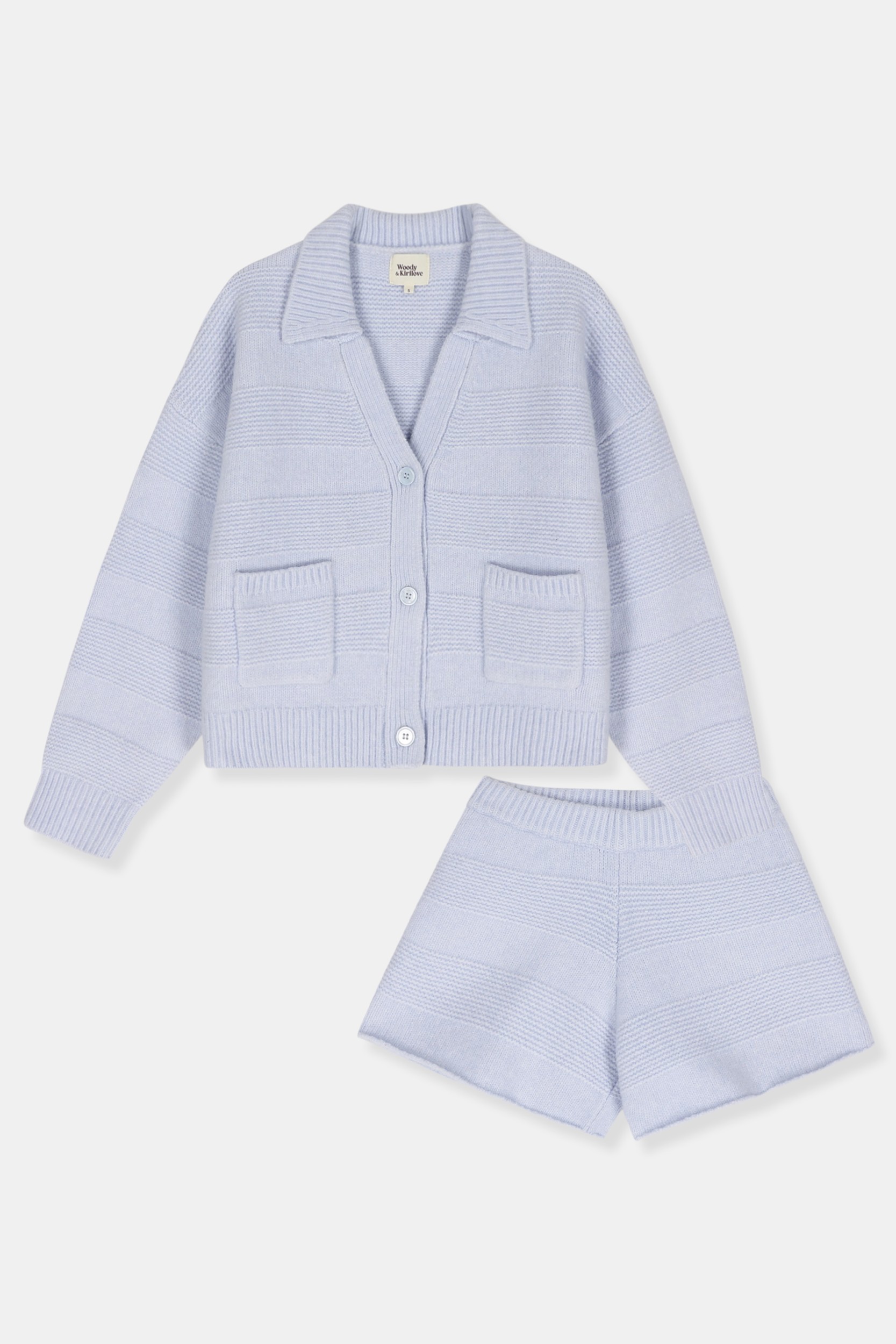 Set of cardigan and shorts lichtblauw